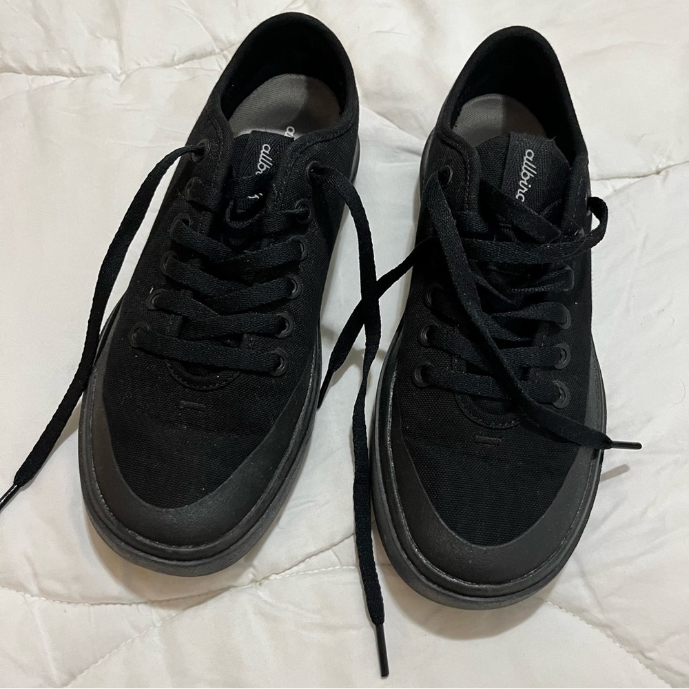 NWOT Allbirds Black Sneakers